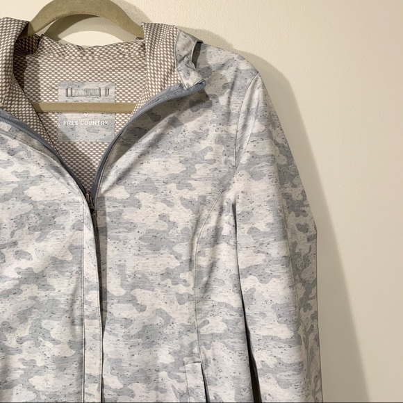 Free Country Camo Rain Jacket - Picture 3 of 8